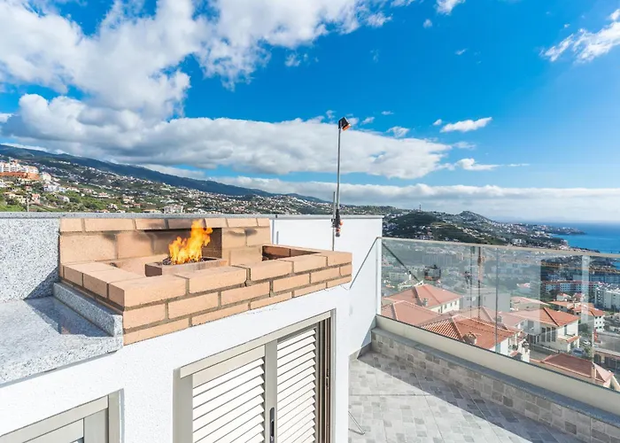 Midnight House By Atlantic Câmara de Lobos